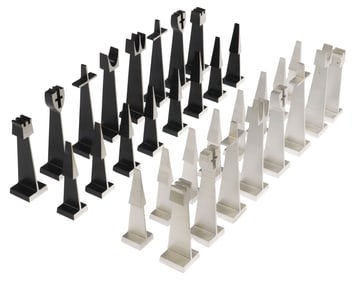 (LOT) AUSTIN E. COX AUSTIN ENTERPRISES FOR ALCOA MODERNIST ALUMINUM CHESS SET