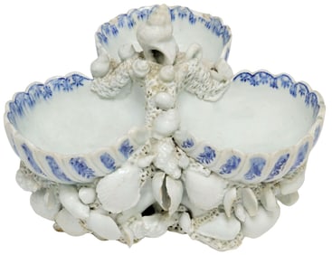 ENGLISH WORCESTER (ATTRIB.) GROTTO STYLE PORCELAIN SWEETMEAT STAND