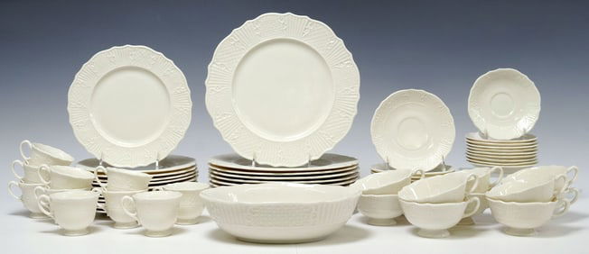 (67) LENOX 'WASHINGTON WAKEFIELD' PARTIAL DINNER SERVICE