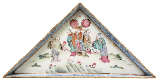 CHINESE FAMILLE ROSE 'IMMORTALS & ATTENDANTS' PORCELAIN TRAY, QING DYNASTY