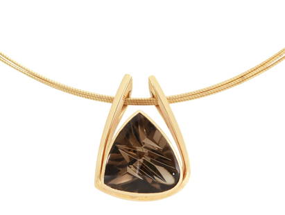 ESTATE MODERNIST 18KT GOLD & SMOKY QUARTZ PENDANT: Estate modernist 18kt yellow gold and fancy-cut smoky quartz pendant, hallmarked 750, on 14kt yellow gold triple-strand flexible wire necklace with lobster claw clasp, hallmarked 14K, pendant: ap