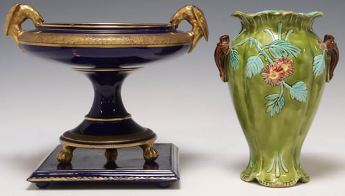 (2) SEVRES STYLE COMPOTE ON PLATEAU & MAJOLICA VASE