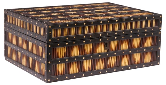 ANGLO-INDIAN PORCUPINE QUILL TABLE BOX
