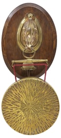 EDWARDIAN EQUESTRIAN BRASS & OAK WALL-MOUNTED DINNER GONG