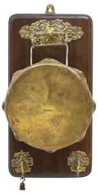 SUCKLING & CO. EDWARDIAN BRASS & OAK WALL-MOUNTED DINNER GONG