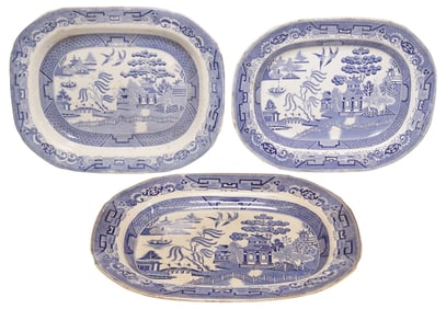 (3) ENGLISH STAFFORDSHIRE TRANSFERWARE 'BLUE WILLOW' PLATTERS