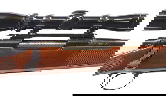 REMINGTON MODEL 700 RIFLE, .30-06 CALIBER, LEUPOLD SCOPE, EXCELLENT: Remington Model 700 Rifle, bolt action, .30-06 caliber, 22" barrel, hooded ramp front sight, adjustable rear sight, mounted Leupold 2 X-7X scope, jeweled bolt, lever thumb safety at right,