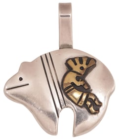 THOMAS SINGER (1938-2014) NAVAJO SILVER & GOLD FILL BEAR PENDANT