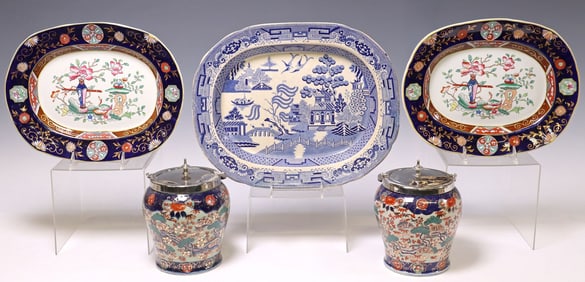 (5) ENGLISH CHINOISERIE IRONSTONE PLATTERS & SILVERPLATE-MOUNTED JARS