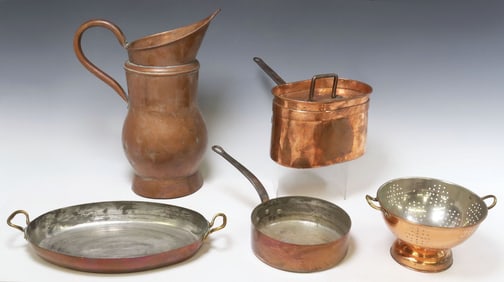(5) COPPER & METAL KITCHENWARE, HARVEST JUG, SAUCEPANS & STAINER