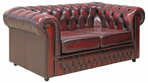 ENGLISH CHESTERFIELD STYLE TUFTED OXBLOOD LEATHER SOFA