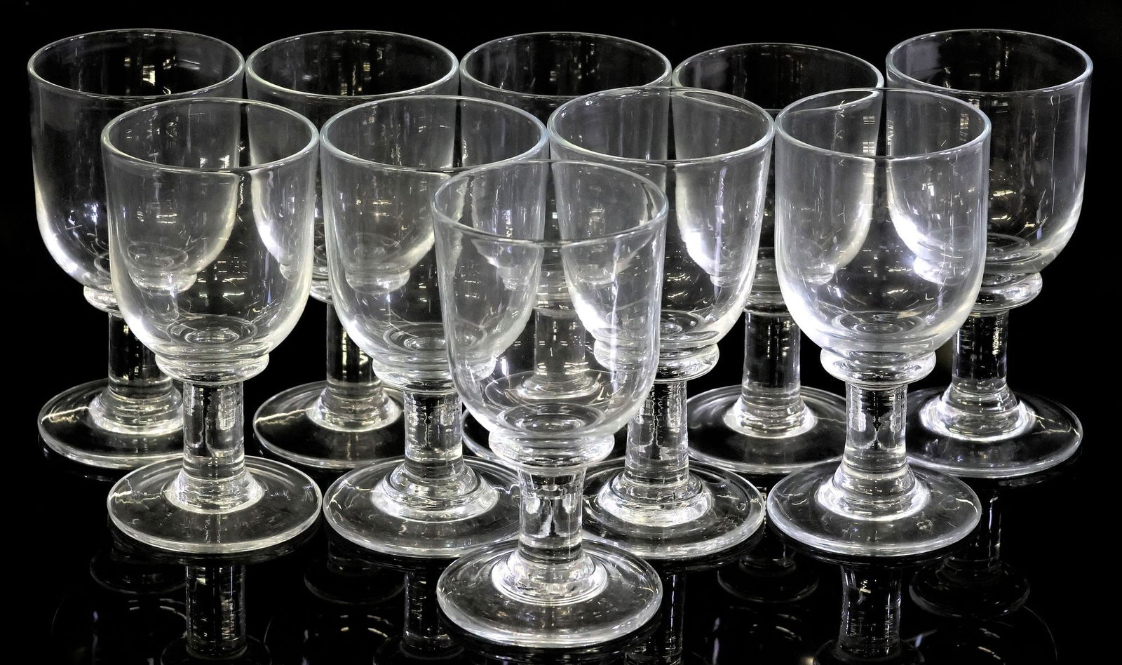 (10) SIMON PIERCE 'ESSEX' CRYSTAL CLARET WINE GLASSES: (lot of 10) Simon Pearce handblown "Essex" claret wine glasses, wide basin raised on a bold stem, ending on a thick round foot, etched maker mark underfoot, approx 6.25"h, 3.25&quo