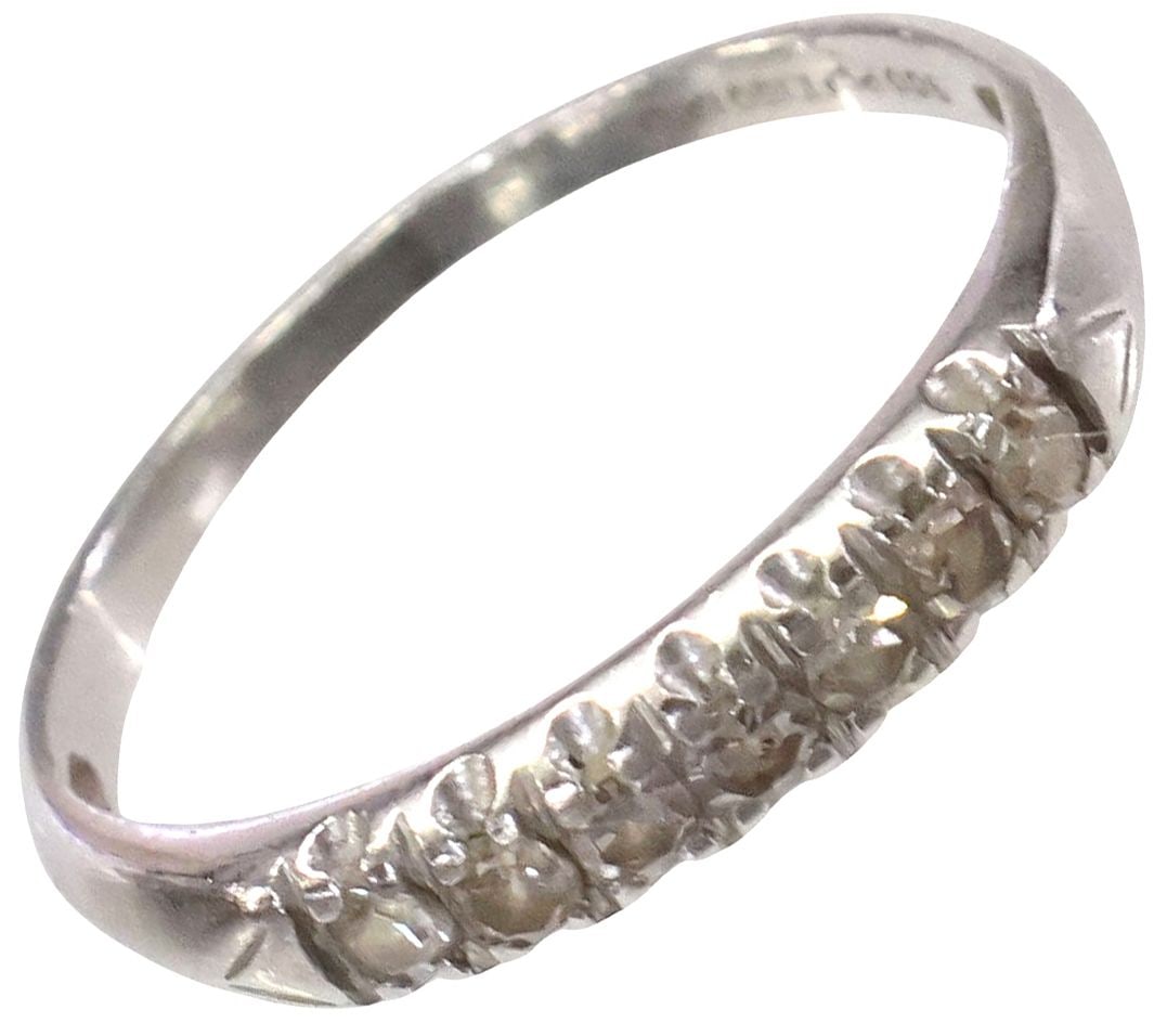 ESTATE PLATINUM & 0.22CTTW DIAMOND RING (1 of 6)