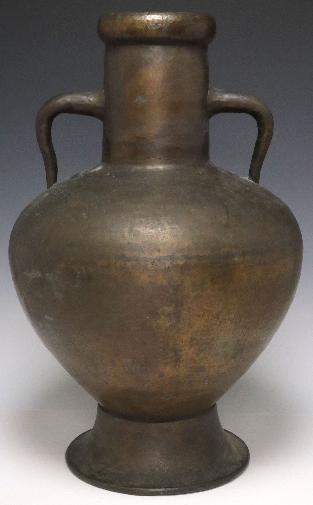ITALIAN HAMMERED COPPER URN-FORM FLOOR VASE, 22"H (1 of 3)