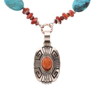 TOMMY SINGER (1938-2014) NAVAJO STERLING & MULTI-STONE PENDANT NECKLACE