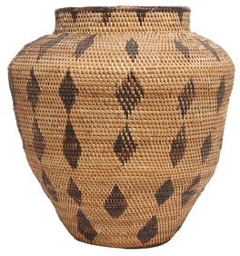 LARGE WOVEN BASKET WITH DIAMOND PATTERN