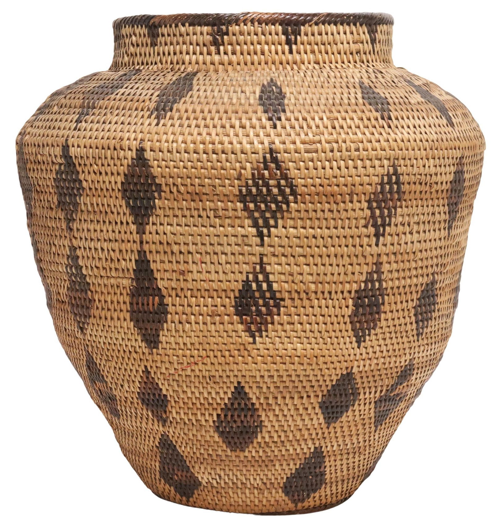 LARGE WOVEN BASKET WITH DIAMOND PATTERN (1 of 4)