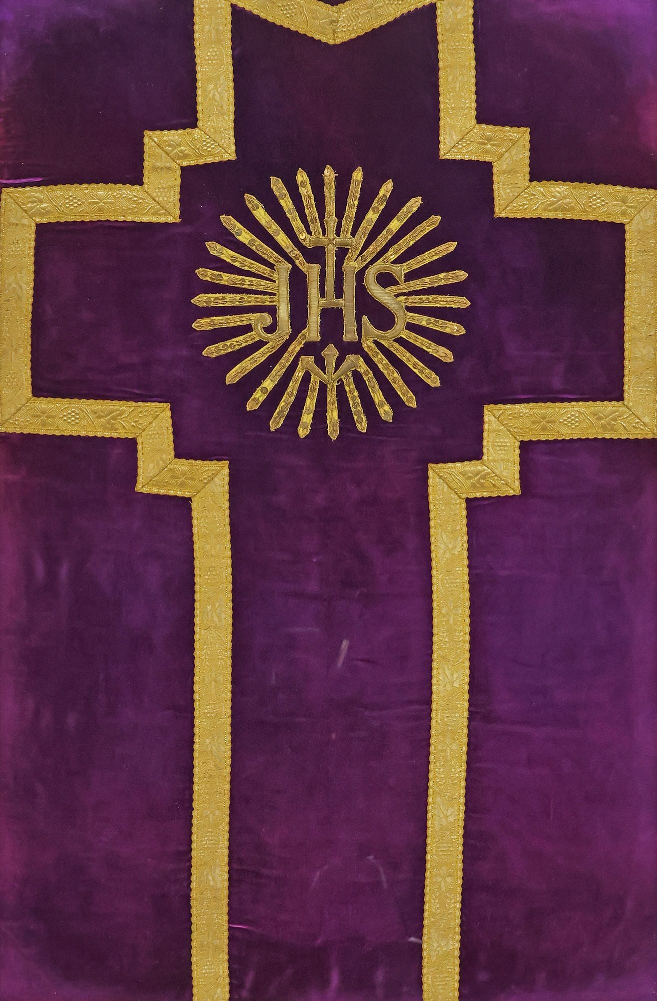 FRAMED PURPLE VELVET CHASUBLE WITH GOLDWORK EMBROIDERY (1 of 3)