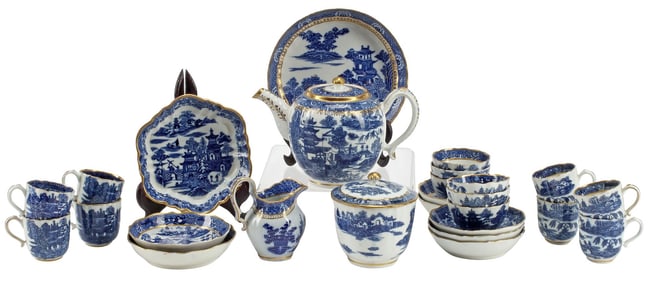 (26) CAUGHLEY BLUE & WHITE CHINOISERIE COMPOSITE PART TEA SERVICE
