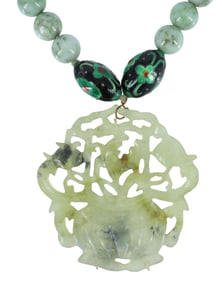 ESTATE CHINESE GREEN HARDSTONE PENDANT NECKLACE