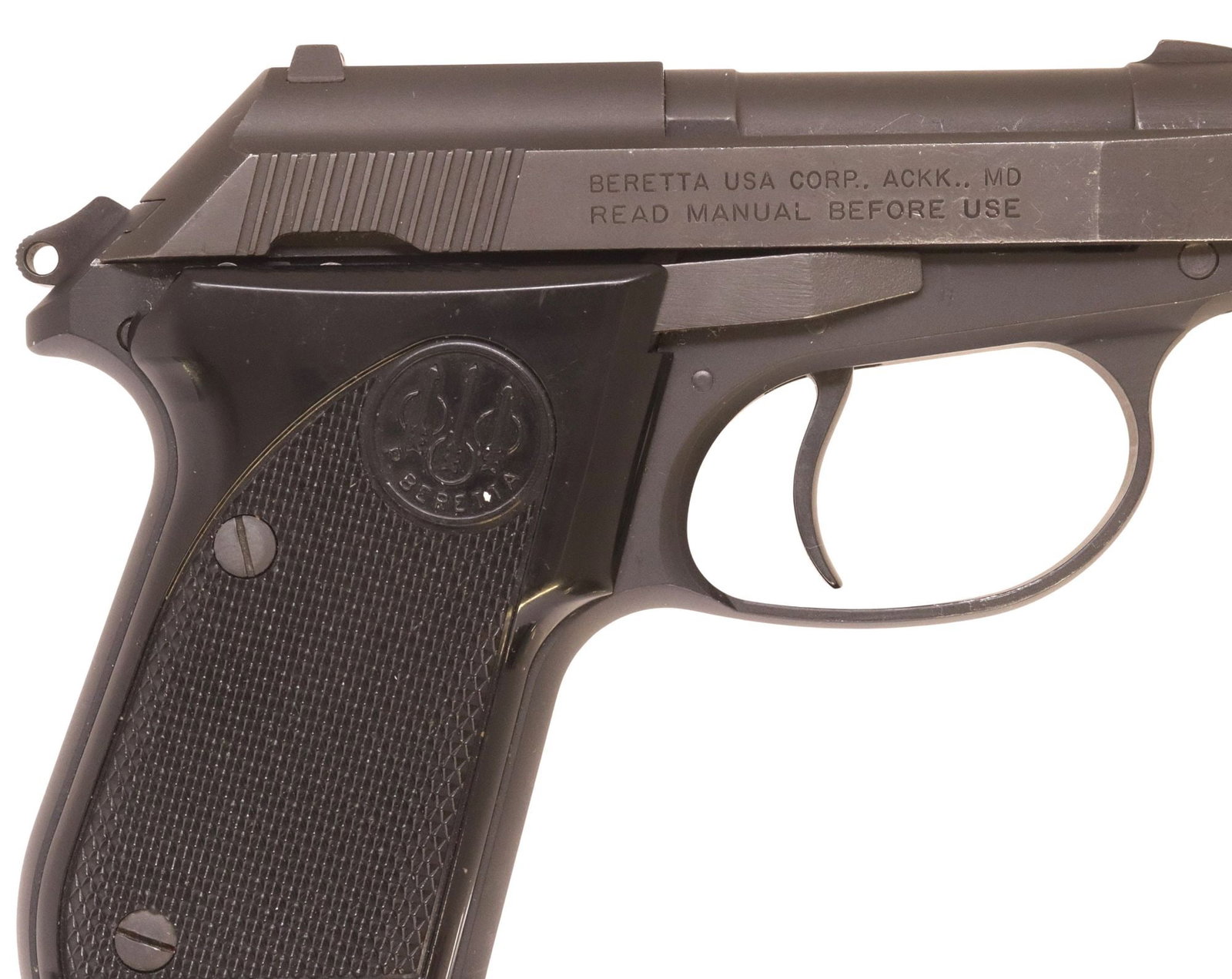 BERETTA M3032 TOMCAT PISTOL, .32 CALIBER, VERY GOOD CONDITION: Beretta Model 3032 Tomcat Pistol, Double Action,.32 Auto caliber, blade front sight, fixed rear sight, black finish, black checkered logo grips, detachable 7 round magazine with spare, owner manual, B