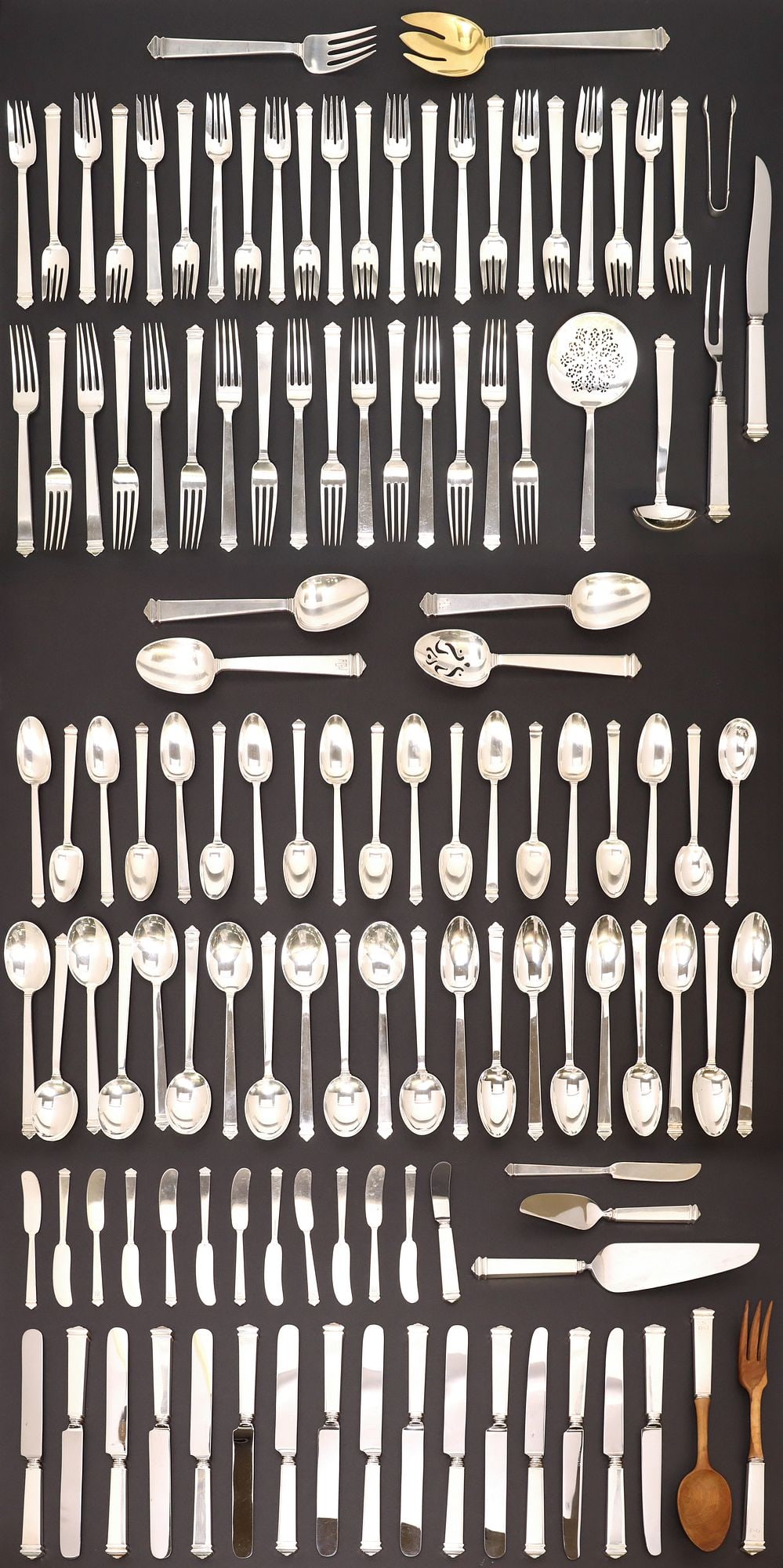 (123) TIFFANY & CO. 'HAMPTON' STERLING SILVER FLATWARE SERVICE (1 of 7)