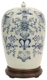 CHINESE BLUE & WHITE PORCELAIN MELON JAR ON STAND