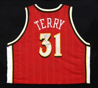 JASON TERRY FRAMED SIGNED ATLANTA HAWKS JERSEY