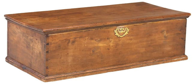 LARGE ENGLISH BRASS-MOUNTED OAK STORAGE TRUNK, 31.25"L