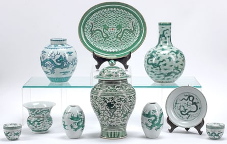 (10) CHINESE FAMILLE VERTE PORCELAIN TABLE ARTICLES