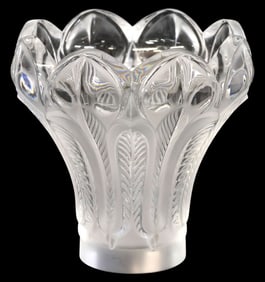 LARGE FRENCH LALIQUE ART CRYSTAL 'ESNA' FOLIATE VASE