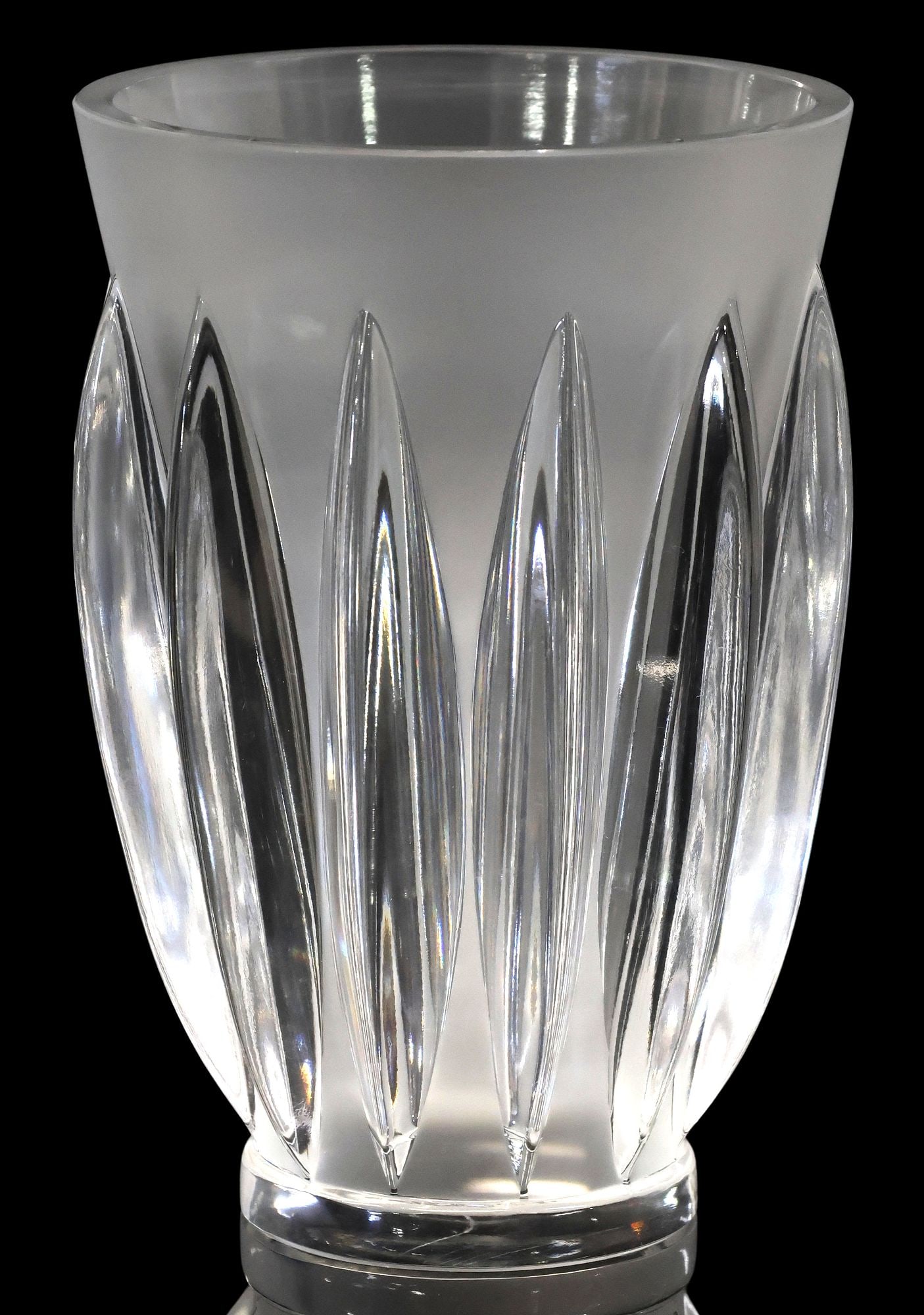 FRENCH LALIQUE ART CRYSTAL 'COURCHEVAL' RIBBED VASE (1 of 5)