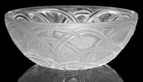 FRENCH LALIQUE FROSTED ART CRYSTAL 'PINSONS' BIRDS IN FOLIAGE BOWL