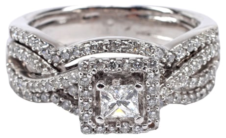 ESTATE 14KT WHITE GOLD & DIAMOND HALO ENGAGEMENT RING