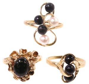 (3) ESTATE 14KT YELLOW GOLD, BLACK ONYX & CULTURED FRESHWATER PEARL RINGS