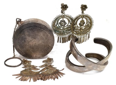 (LOT) SILVER JEWELRY & ACCESSORIES, RING COMPACT, CUFF & EARRINGS