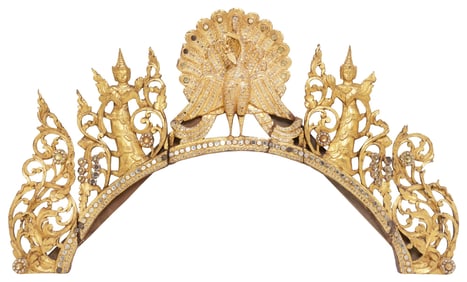 LARGE SOUTHEAST ASIAN GLASS-INLAID GILTWOOD ARCHITECTURAL OR CREST