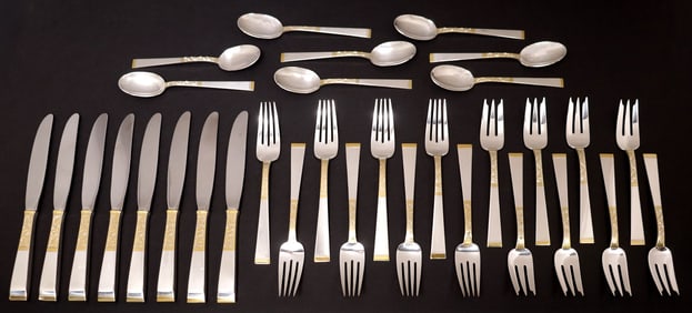 (32) GORHAM 'GOLDEN SCROLL' STERLING SILVER FLATWARE SERVICE
