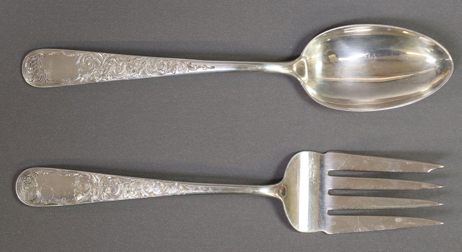 (2) KIRK 'OLD MARYLAND ENGRAVED' STERLING SILVER FLATWARE (1 of 5)