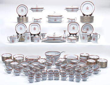 (330) SUBSTANTIAL COPELAND SPODE 'NEWBURYPORT RED' PORCELAIN DINNER SERVICE