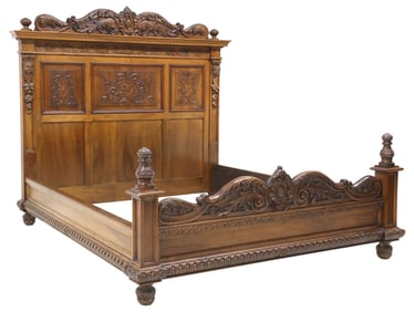 ITALIAN RENAISSANCE REVIVAL CARVED WALNUT BED
