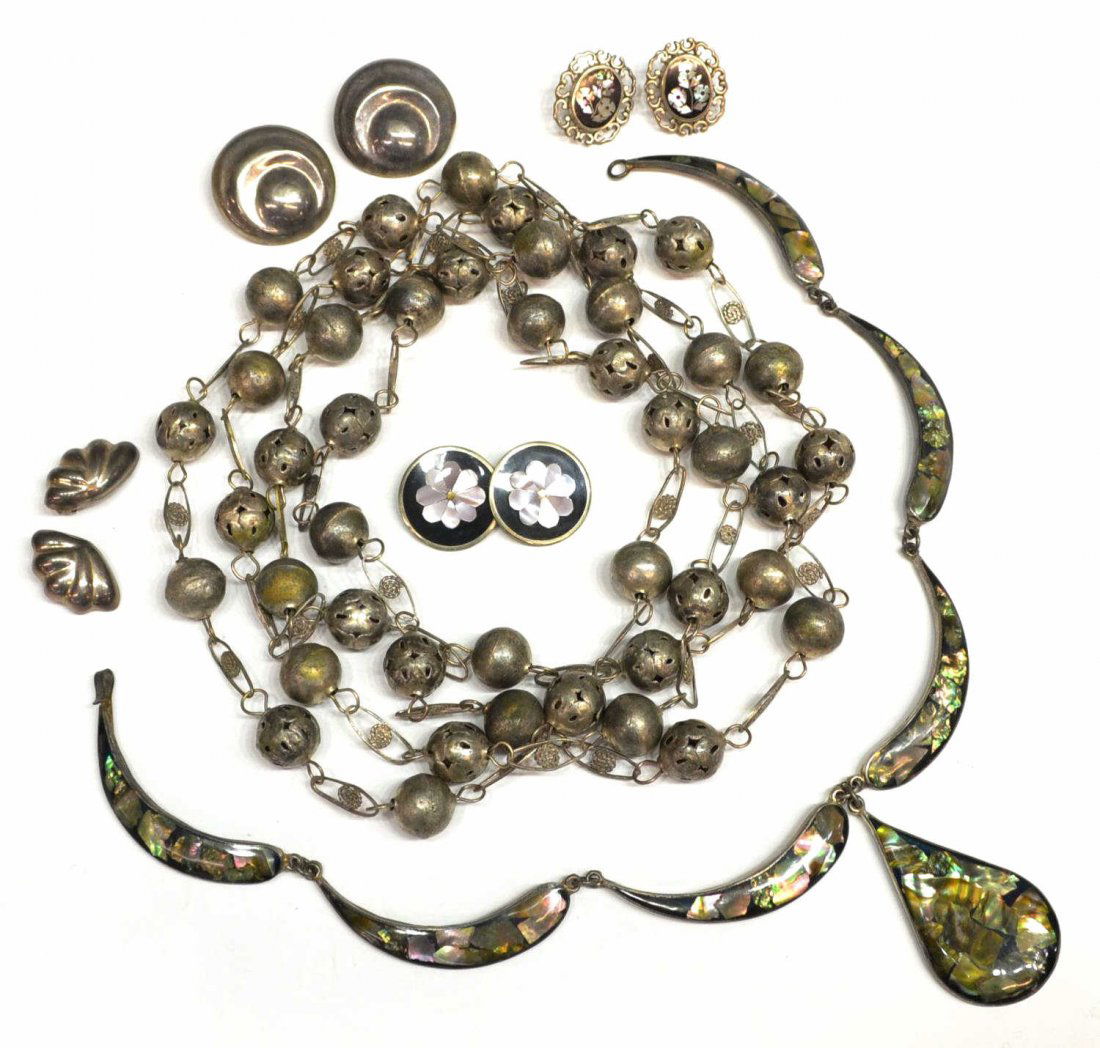 (10) VINTAGE MEXICO STERLING & METAL JEWELRY GROUP: (lot of 10) Vintage Mexico sterling and silver metal jewelry: (1) necklace having shaped silver tone links and central teardrop form pendant, all set with abalone, hook clasp stamped Mexico, approx 16