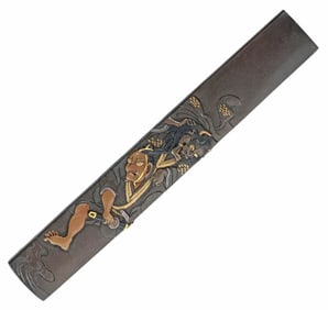JAPANESE KODZUKA KNIFE HANDLE, HAMANO NAOCHIKA (d.1808), GOLD DECOR