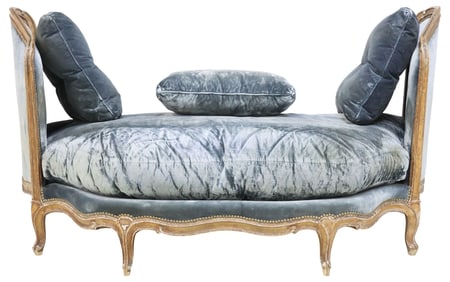 FRENCH LOUIS XV STYLE BLUE VELVET-UPHOLSTERED RECAMIER / DAYBED