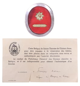 1ST-CLASS RELIC OF ST. THERESE OF LISIEUX IN THECA RELIQUARY WITH COA