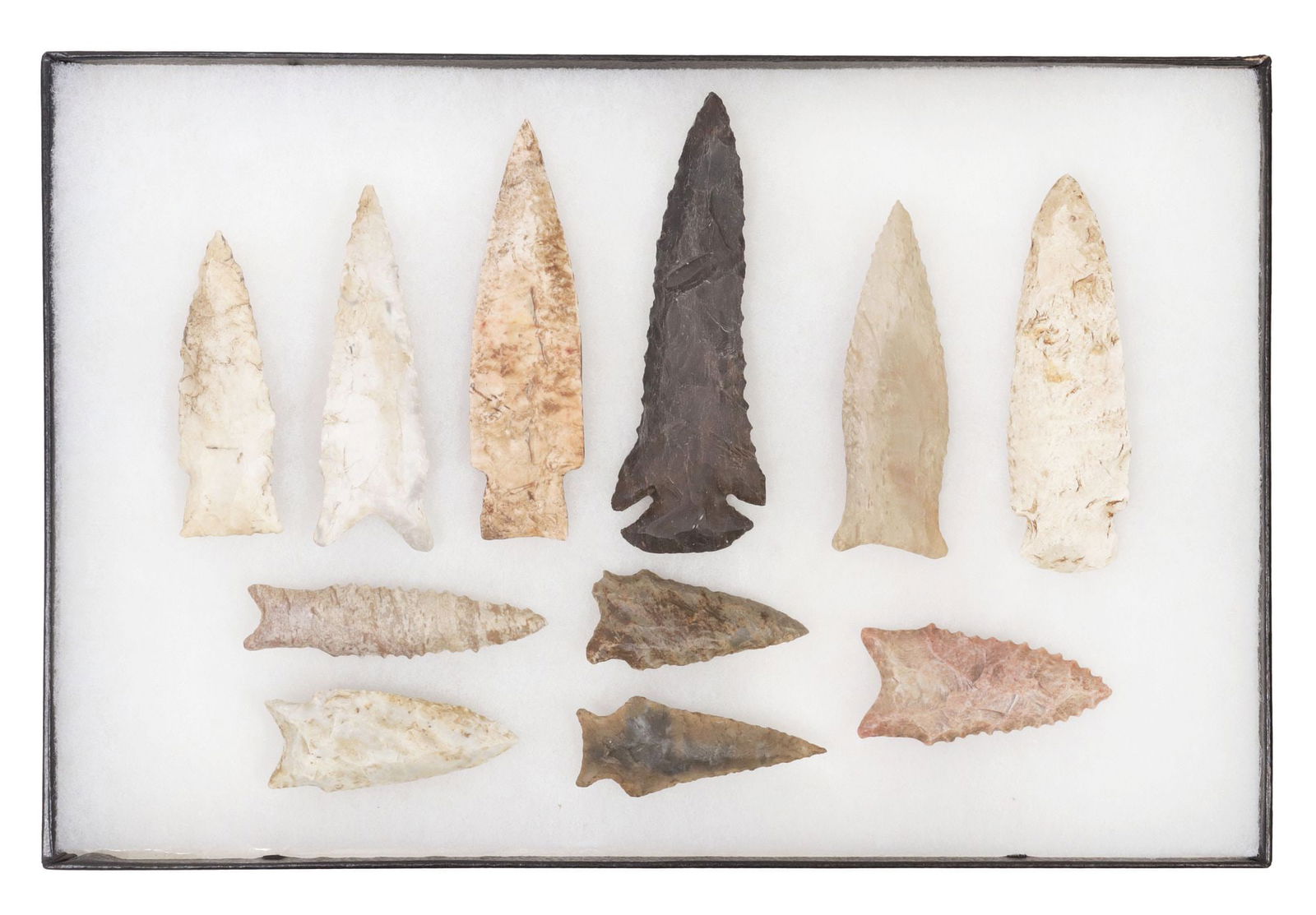 (11) ARROWHEADS & SPEARPOINTS: (lot of 11) Arrowheads and Spearpoints, some with markings including, "Paleo Lower Pt, Green Co. Ind.", "Scotts Bluff, E. Oklahoma", "Scottsbluff, Knox Co, MO"; Ft. Payne Flint, TN", "Russell Cave, T.
