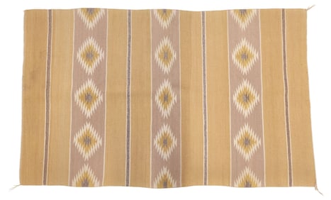 NATIVE AMERICAN CHINLE NAVAJO WOOL RUG, 4'8" X 2'11"