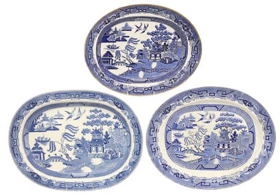 (3) ENGLISH STAFFORDSHIRE 'BLUE WILLOW' PLATTERS, (1) WEDGWOOD