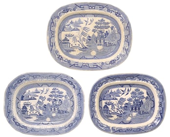 (3) ENGLISH STAFFORDSHIRE TRANSFERWARE 'BLUE WILLOW' PLATTERS
