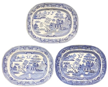 (3) ENGLISH STAFFORDSHIRE TRANSFERWARE 'BLUE WILLOW' PLATTERS